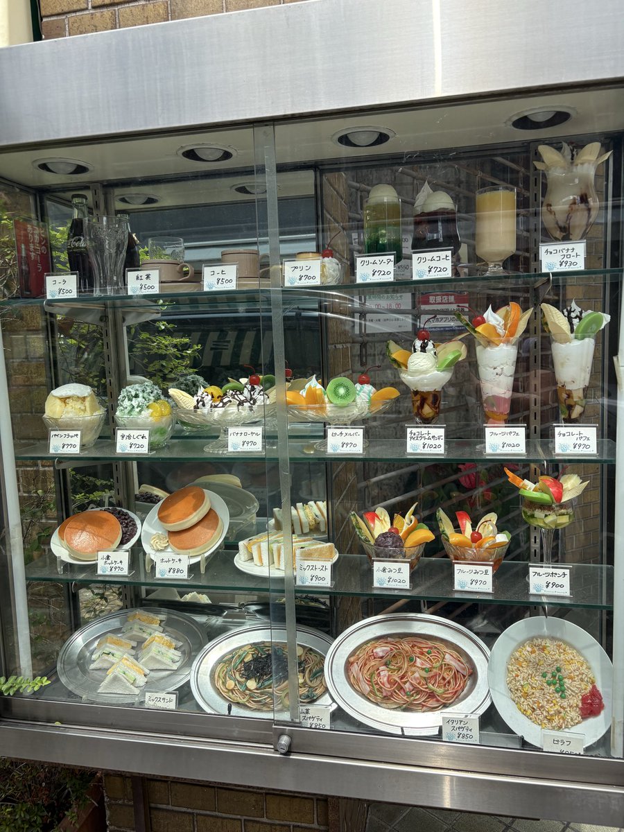 8136's tweet photo. 通天閣の喫茶店

めちゃくちゃイイ雰囲気

閉まってて残念 https://t.co/HRhyLy24uF
