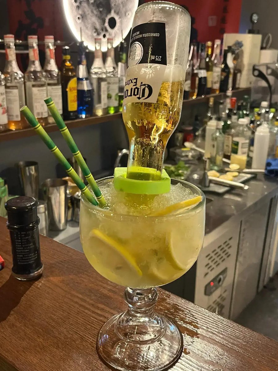 ChenTravelLife's tweet photo. Midweek treat for myself! This gorgeous Coronarita is so healing. https://t.co/OrTc0V5RRf