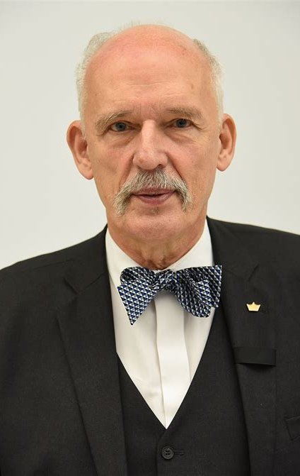 S___0___L___O's tweet photo. Janusz Korwin-Mikke szczerze o programie Konfederacji:
 
- Program (wyborczy) nie jest pisany po to, żeby rozwiązać   problem (np. mieszkaniowy), tylko po to, żeby dostać głosy idiotów.
- Idioci nie wierzą, że obniżenie podatków obniży ceny.
- Chcemy 15% – musimy mieć 10 razy więcej głosów idiotów.
- Wpisuje się do programu to, co idiota zrozumie.
- Program służy do zdobycia głosów, a nie do realizacji.
- Żeby dostać te głosy, trzeba wygadywać głupoty.

Dziekujemy za szczerosc! Bedziemy pamietac przy urnie wyborczej! 🤣