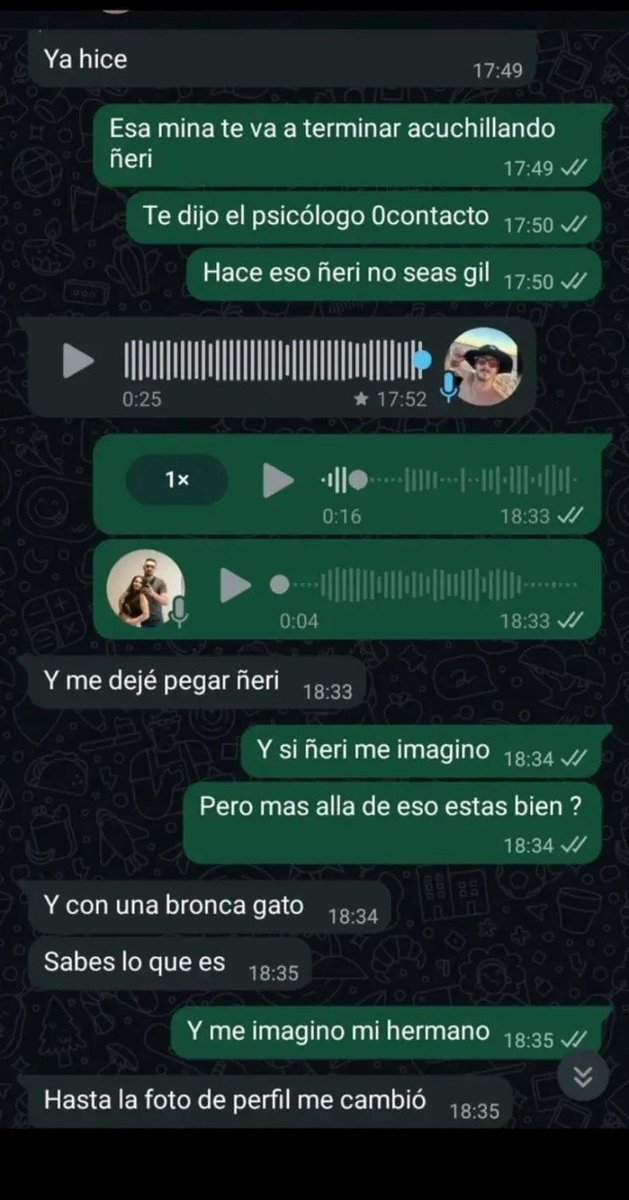clarincom's tweet photo. LOS AUDIOS Y MENSAJES DEL JOVEN ASESINADO POR SU NOVIA

Lectura rápida
A tres días del crimen de Julián Álvarez Guardia (29), comenzaron a conocerse audios, mensajes e imágenes en los que el joven relataba episodios de violencia durante su relación con Victoria Luz Cantero (25). Familiares y amigos aseguran que le pedían que terminara el vínculo y que incluso le habían advertido que podía resultar gravemente herido.

La versión de la defensa
El abogado de Cantero sostuvo que la joven presenta marcas producto de una pelea y cuestionó la hipótesis de que hubiera atacado a Julián mientras dormía. Además, afirmó que la confesión ocurrió durante un interrogatorio que considera irregular.

Testimonios

“¿Y qué podíamos hacer? ¡Sabés las veces que le decíamos que esta mina es una persona violenta y manipuladora... y que lo iba a terminar lastimando! Él estaba hasta las manos, pero la sufría mucho, porque lo cagaban a palos, pero así, con todo lo que ella le hizo, él la amaba”. — Amigo de la víctima.

“Qué sé yo, amigo, no tengo idea. La camioneta es lo de menos, el tema es todo lo que me pegó, boludo. Y me rompió la cadenita de tanto que me estaba tirando... Es una banda ya, está re mal, me revisa el teléfono y me pone una foto juntos en mi perfil”. — Julián Álvarez Guardia, en un audio enviado a un amigo.

“A mí me contaba todo, cada discusión, cada pelea, cada separación, cada reconciliación. Era una película repetida y yo le vivía diciendo que la cortara de una vez... Pero no sólo yo, eh, el grupo de amigos bancaba a full a este tipazo, pero en esta relación estaba perdido, ella lo manejaba como quería. En una ocasión, después de uno de los tantos ataques de ella, yo le tiré que lo iba a terminar acuchillando. Ahora, con los hechos, no lo puedo creer”. — Amigo de la víctima.

“Me pega seguido”, “me maltrata”, “me grita siempre”, “me manda al psicólogo”, “estoy cansado, pero ya lo normalicé”. — Mensajes atribuidos a Julián Álvarez Guardia.

“Una vez los padres de Victoria hablaron a solas con Juli y le pidieron por favor y en buenos términos que la dejara, que no volviera más, porque ellos notaban la violencia que expresaba su propia hija. A lo sumo se separaban un par de semanas, un mes a lo sumo, y volvía y mi hermano se abría cada vez más. No sólo le daba las claves de su teléfono y de sus redes, sino también las llaves de su casa. Hoy creo que él le tenía miedo a ella, o a sus brotes de locura”. — Leticia Álvarez Guardia, hermana de Julián.

“Juli nos decía que se aguantaba todo, que no reaccionaba nunca, que jamás le levantaría la mano a su novia. Para mí ella lo provocaba para que él reaccionara y, luego, denunciarlo por violencia de género. Yo estaba convencida de que ella iba a inventar algo de ese tipo, pero esto no estaba en la imaginación de nadie”. — Leticia Álvarez Guardia.

“Era una relación adictiva, evidentemente. Un dolor en el alma, porque Juli tenía todo para tener una relación sana como ya había tenido, pero no supo, no pudo zafar”. — Leticia Álvarez Guardia.

(+) en Clarín: https://t.co/CASA2tNvBn