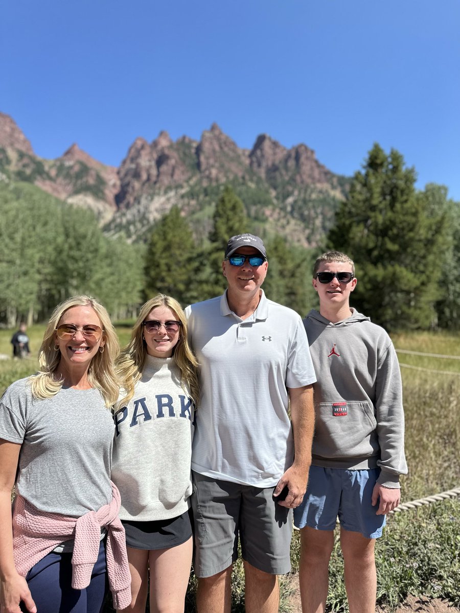 jermcwilliams's tweet photo. Maroon Bells https://t.co/L2nYhZ2gR3