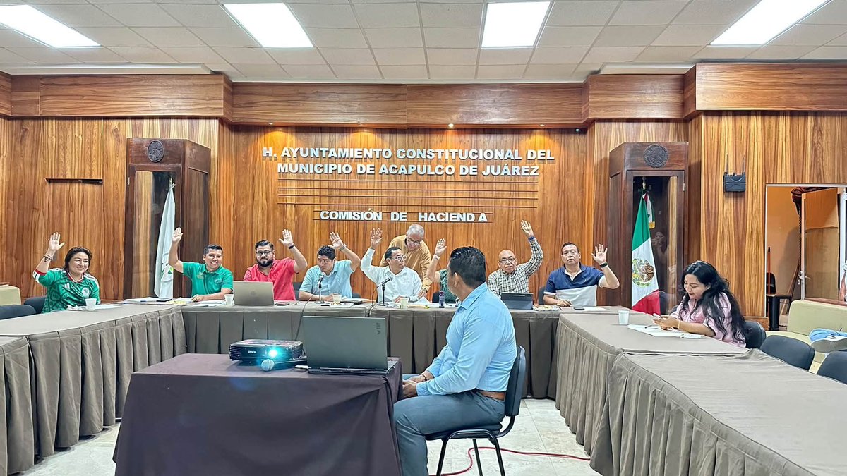 VictorianoJuly's tweet photo. 📊🤝 Como parte de mis responsabilidades en la Comisión de Hacienda, participé en la sesión donde se analizó, discutió y votó el Presupuesto de Ingresos y Egresos, con sus respectivas modificaciones, una decisión fundamental para el desarrollo de nuestro municipio. https://t.co/NgmwdogqAE