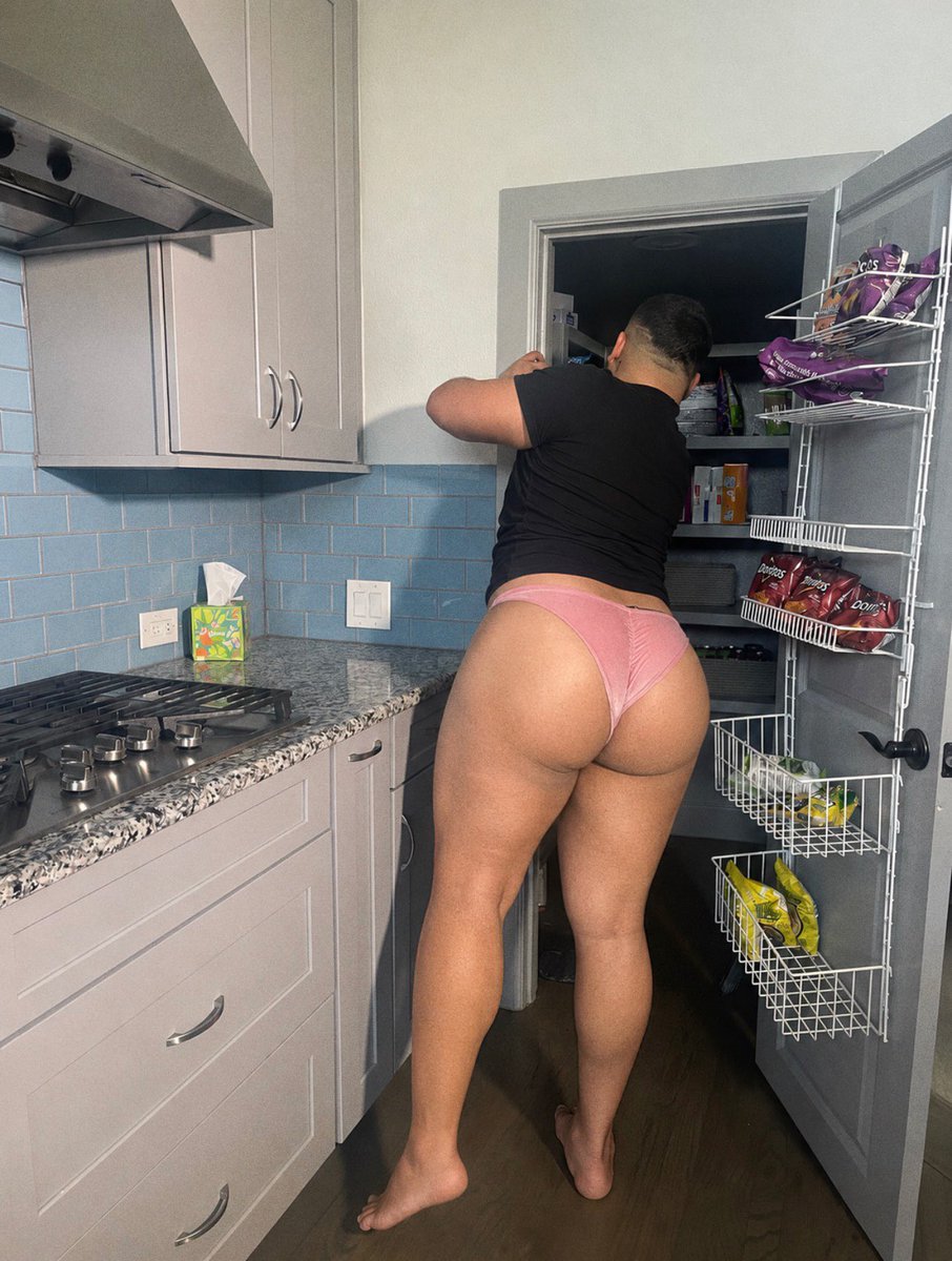 bigbootytexass's tweet photo. What should I cook tonight https://t.co/80FcJCTIAf