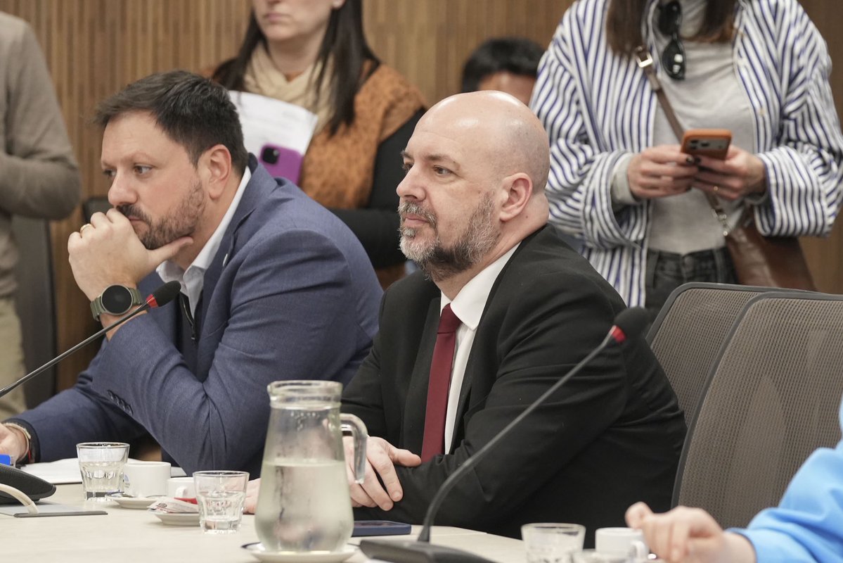 alecarrancio's tweet photo. Hoy asumí la Vicepresidencia de la Comisión de Asuntos Municipales del Congreso de la Nación con la responsabilidad de seguir impulsando la agenda de transformación que lidera el presidente @JMilei .

Estoy convencido que el cambio que comenzó en la Argentina también debe llegar a cada municipio, con más eficiencia, menos burocracia y una política al servicio de los vecinos.

Asumo este desafío con el compromiso de trabajar para que esas ideas se traduzcan en hechos. VLLC!!