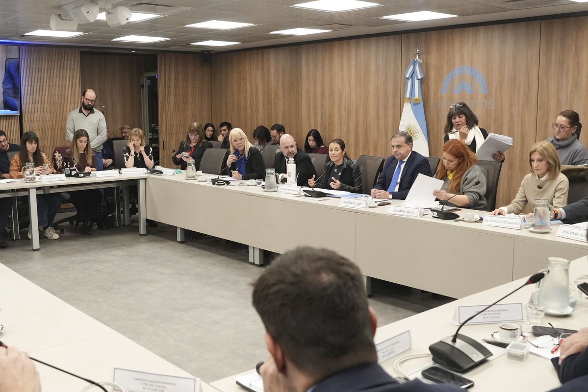 alecarrancio's tweet photo. Hoy asumí la Vicepresidencia de la Comisión de Asuntos Municipales del Congreso de la Nación con la responsabilidad de seguir impulsando la agenda de transformación que lidera el presidente @JMilei .

Estoy convencido que el cambio que comenzó en la Argentina también debe llegar a cada municipio, con más eficiencia, menos burocracia y una política al servicio de los vecinos.

Asumo este desafío con el compromiso de trabajar para que esas ideas se traduzcan en hechos. VLLC!!