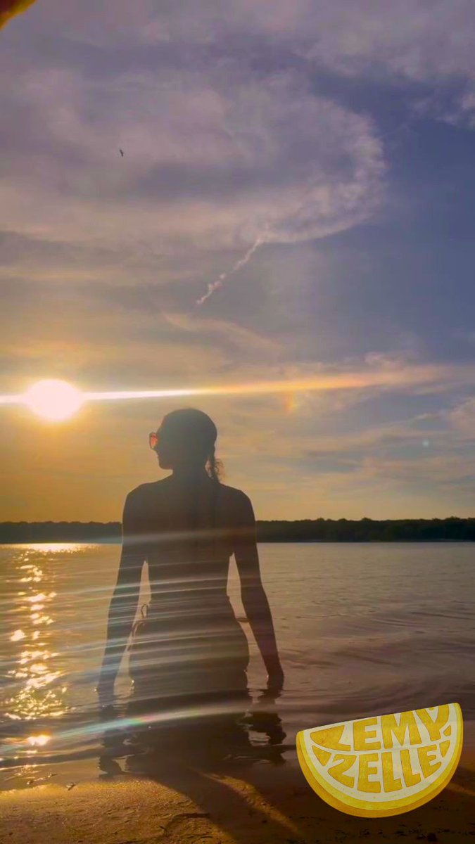 Lemy_Zelle's tweet photo. Never getting over this sunset 🌅
Lemy Lazelle findom spoiled drain atm domme kink sunset fetish #bikini #findumb summer swim ocean view https://t.co/yomXdrl7Lg