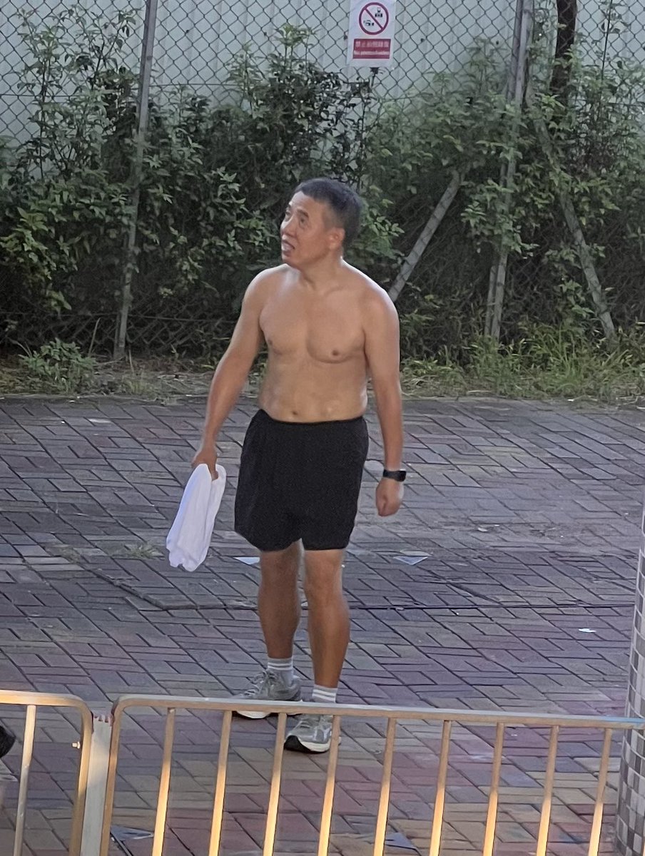 LV7132's tweet photo. #成熟壯男大隻佬💪🏻😎😍 https://t.co/l3c8gV4Lr5