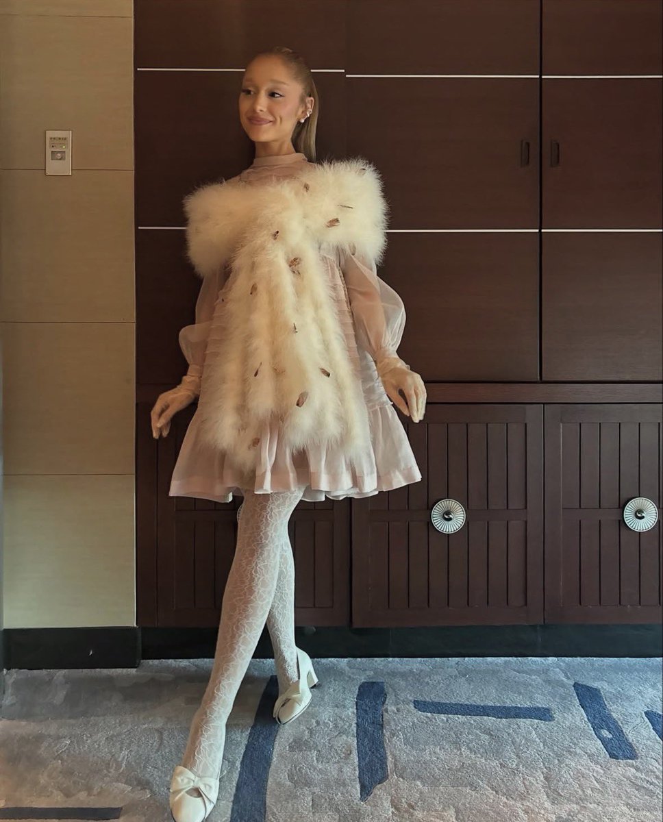 phasedmoonlight's tweet photo. i know some of yall disagree but i looooved so many of mimi's looks for ari ugh https://t.co/nulT0xKgqD