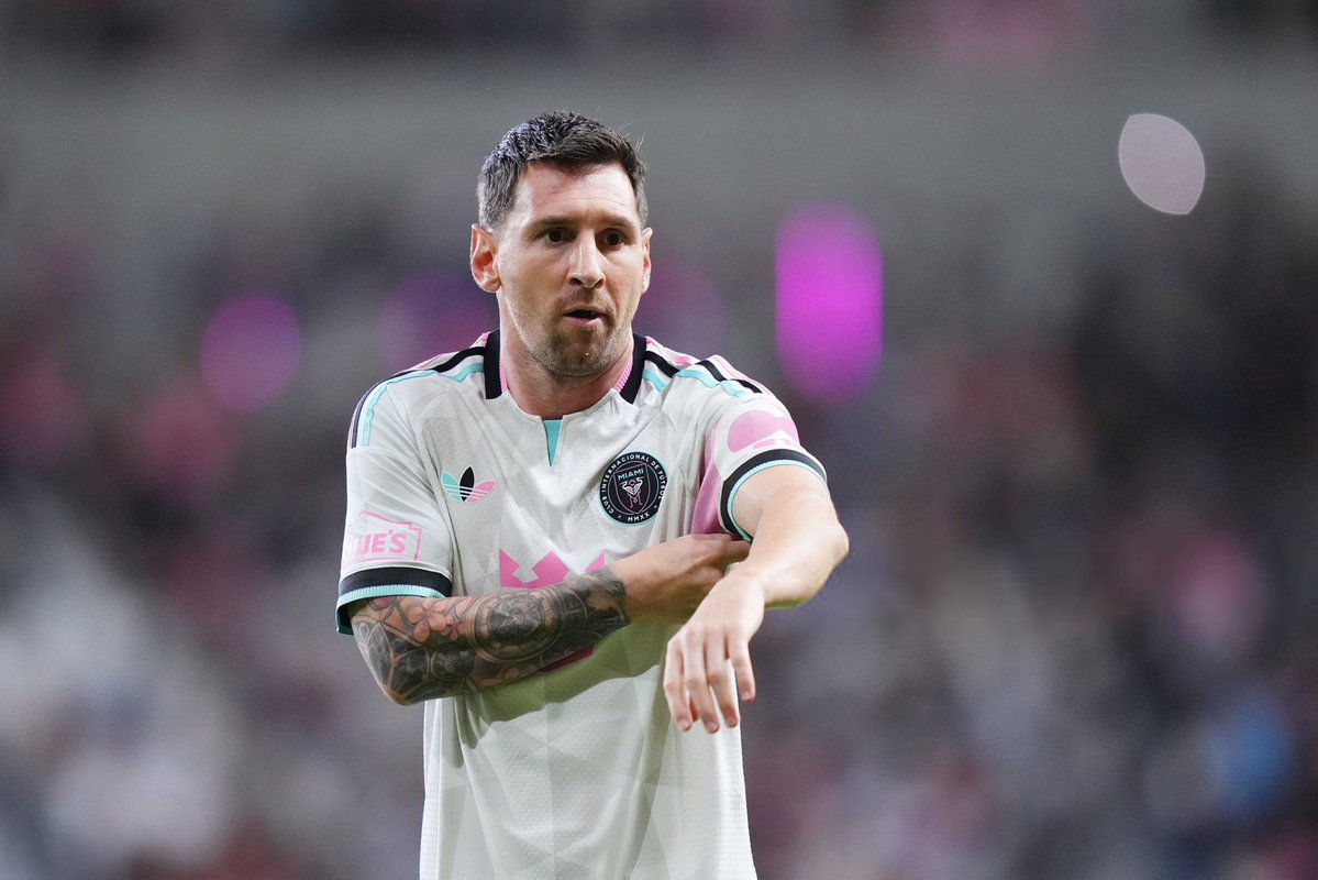 lnstantFoot's tweet photo. ⚽️ LIONEL MESSI BUTEUR FACE À L’ATLÉTICO SAINT LUIS !!! 🇦🇷🐐⚽️

920ÈME BUT EN CARRIÈRE POUR L’ARGENTIN ! 🤯 https://t.co/qt1P3SlbY5