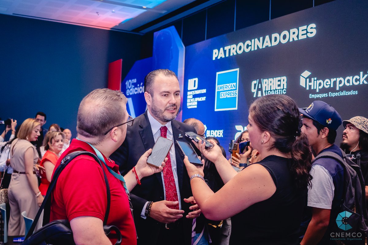 jaguzman26's tweet photo. 🤝 La unión empresarial es el motor que transforma los retos en oportunidades y las ideas en proyectos.
Hoy estuve presente en la inauguración de la 10.ª edición de #DIVEX B2B, una iniciativa impulsada por @APIMEX_ORG , con el liderazgo de su presidente Mauricio Ruiz Campos ✍🏻.
Como presidente del Consejo Nacional de la Industria del Conocimiento #CNEMCO, celebro la voluntad de sumar esfuerzos, ideas, experiencias y objetivos de presidentes de organismos, cámaras empresariales y líderes comprometidos con el desarrollo de #México 🇲🇽 y en beneficio de toda la cadena de valor empresarial.
#DIVEXB2B es un claro ejemplo de que cuando trabajamos en equipo construimos un ecosistema empresarial sólido, competitivo y con impacto nacional.
#ToñoGuzmán 👍🏻