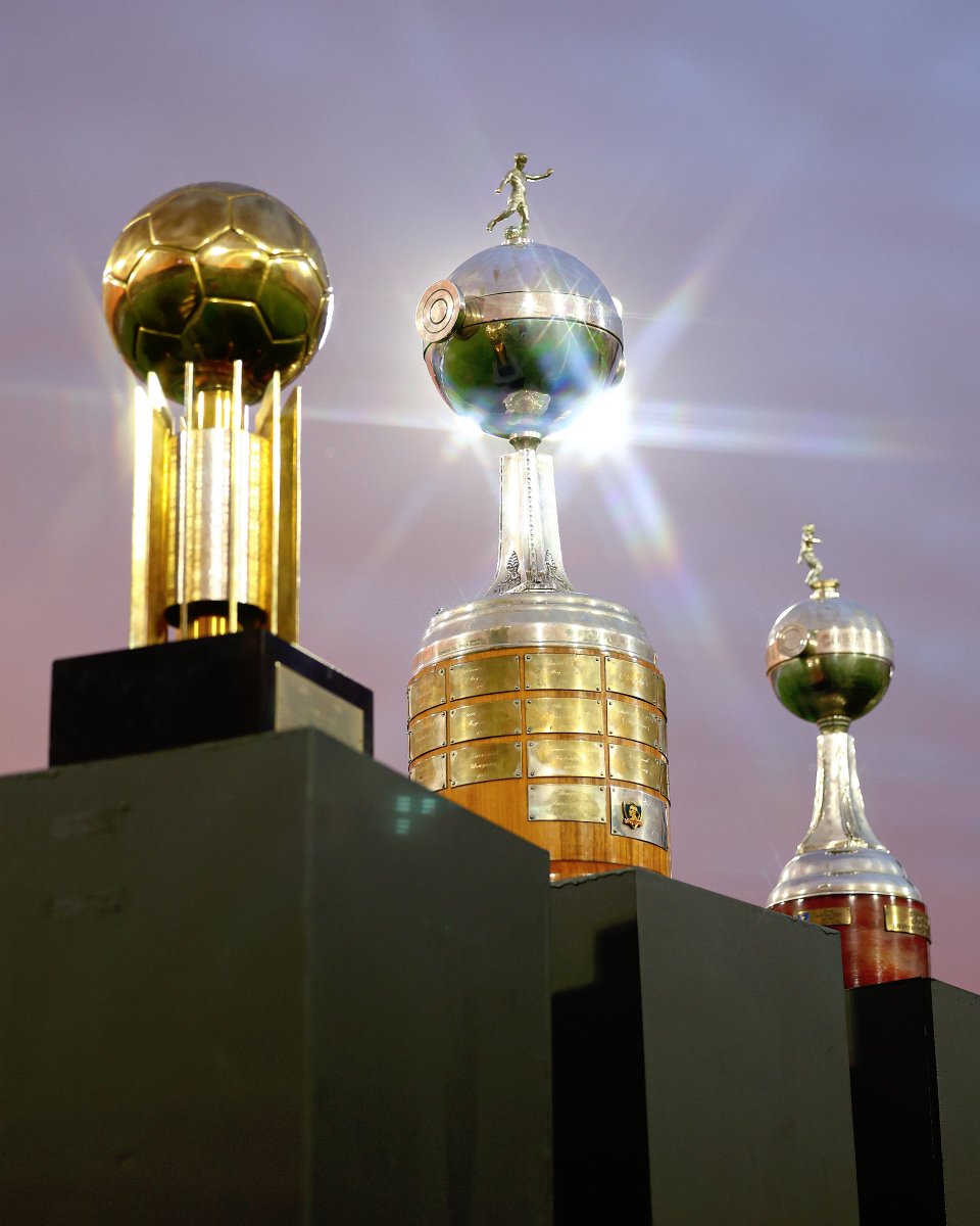 ColoColo's tweet photo. 𝐸𝑙 𝑣𝑒𝑟𝑑𝑎𝑑𝑒𝑟𝑜 𝑅𝐸𝑌 𝐷𝐸 𝐶𝑂𝑃𝐴𝑆 🏆👑 https://t.co/b8iSGZrGJt