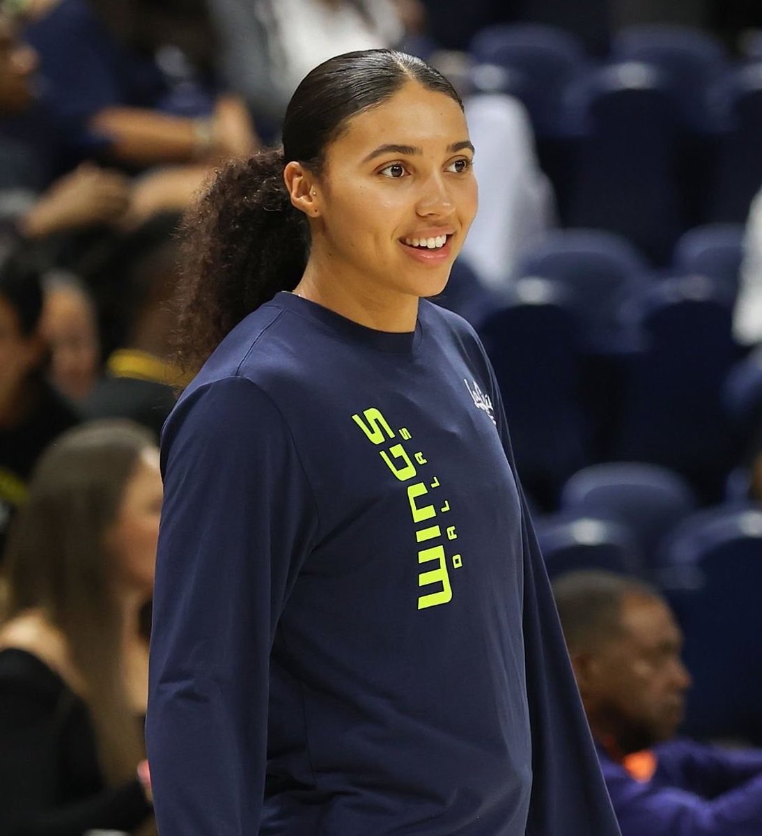 trendyhoopstars's tweet photo. Azzi Fudd becomes the fastest player in 24 years to record 50 steals and 50 three-pointers made! ✨ https://t.co/YqyjbnjkPk