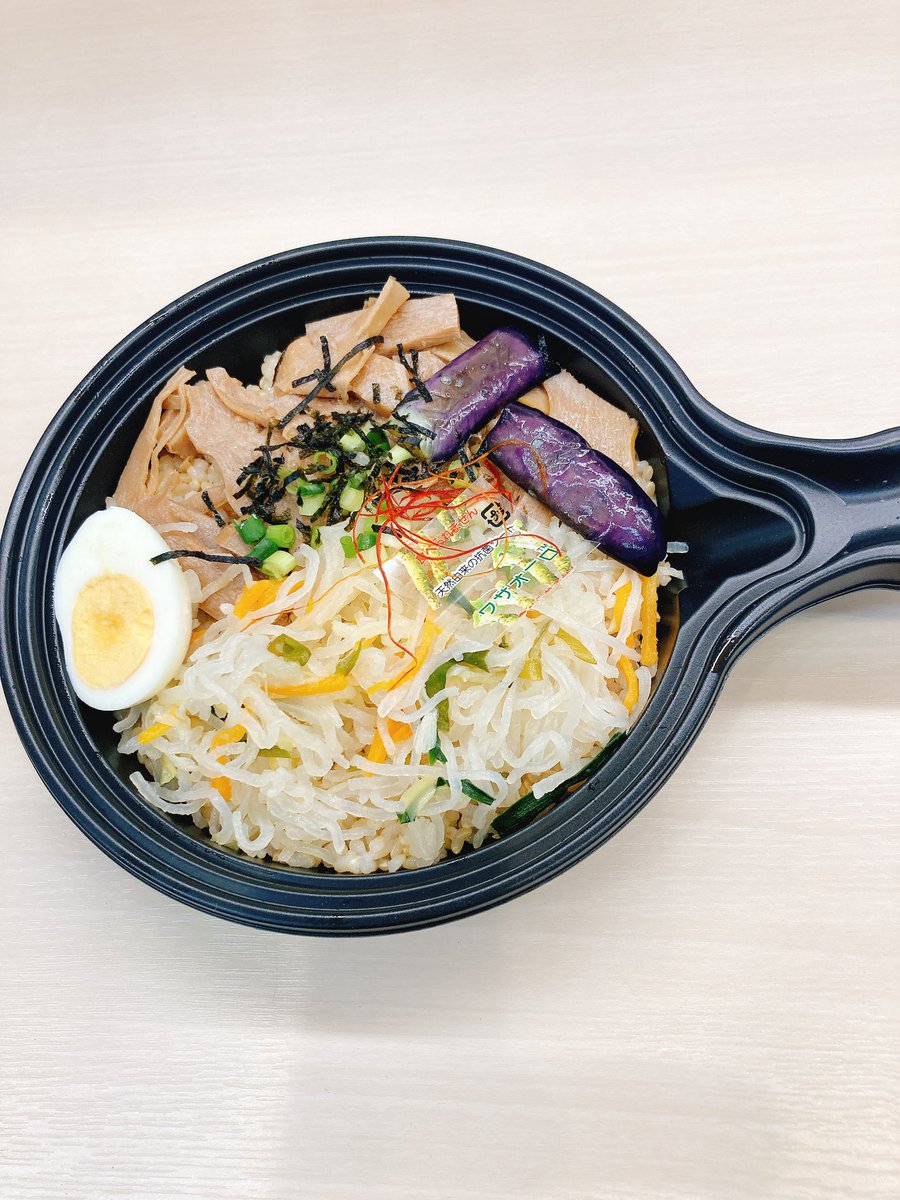 corchalotemachi's tweet photo. おはようございます☀
本日も宜しくお願い致します。
🍱ねぎ塩ダレハンバーグ　人気No. 1ハンバーグメニュー
🍱自社竹林発　メンマ丼春雨炒め入り
🍱お結び弁当鮭(黒米)いなり結び(玄米
寿司飯)
🍱腸レボリューション　疲れの出やすい
この時期に腸内環境を整えましょう❗️ https://t.co/zua7KZWXWr