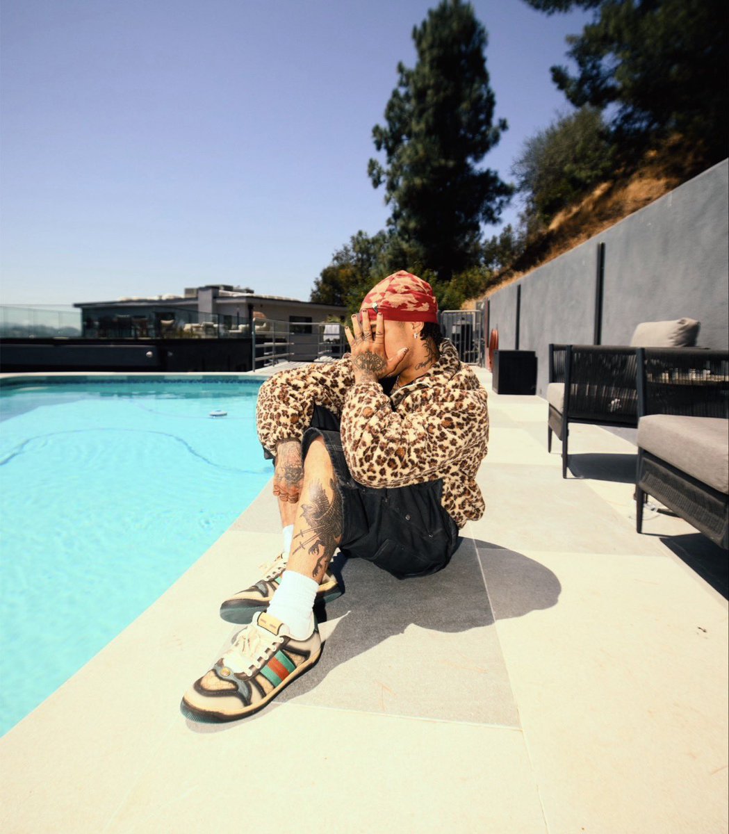 ShesFishy's tweet photo. PlaqueBoyMax shares new flicks from his new crib 👀🐆🏡 https://t.co/i4cvEULpYV