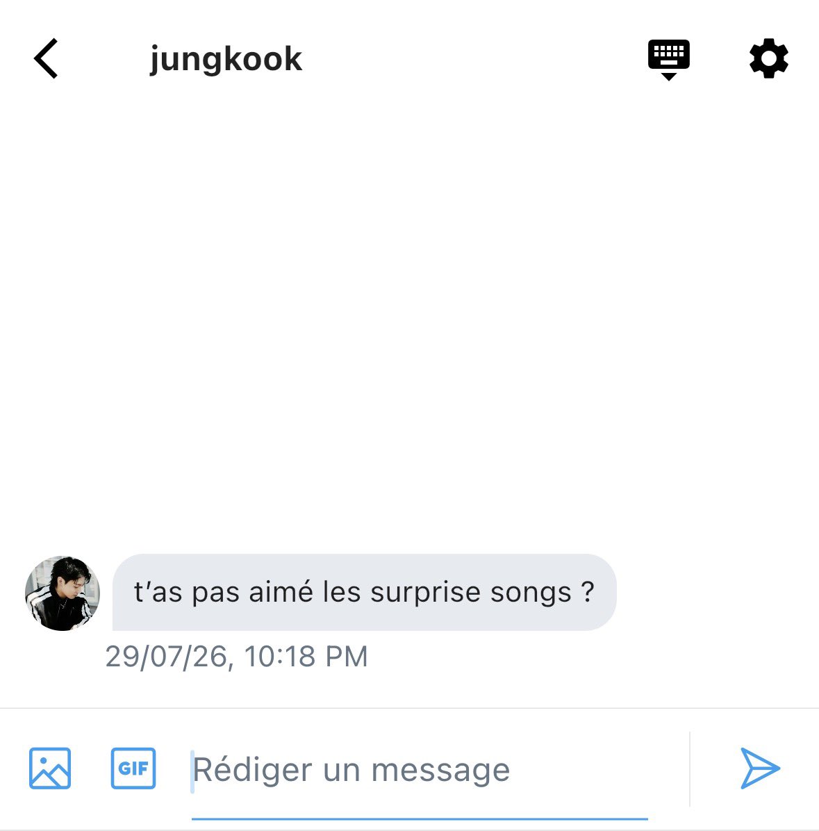 prayxyg20's tweet photo. #taekookau surprise songs 🐰⁉️

où taehyung devient viral après sa réaction aux surprise songs lors du concert de big bunny (jungkook en gros) https://t.co/ipFBCli4ud
