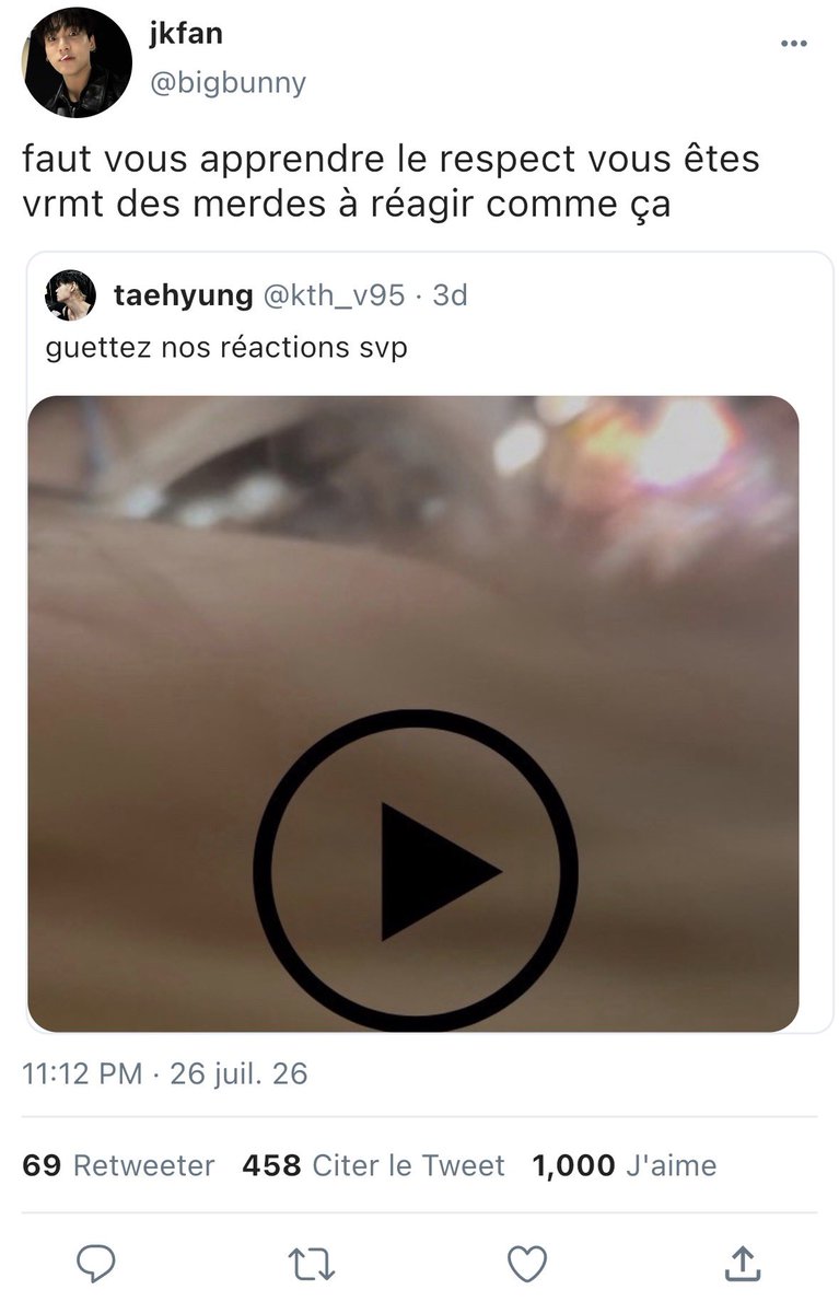prayxyg20's tweet photo. #taekookau surprise songs 🐰⁉️

où taehyung devient viral après sa réaction aux surprise songs lors du concert de big bunny (jungkook en gros) https://t.co/ipFBCli4ud