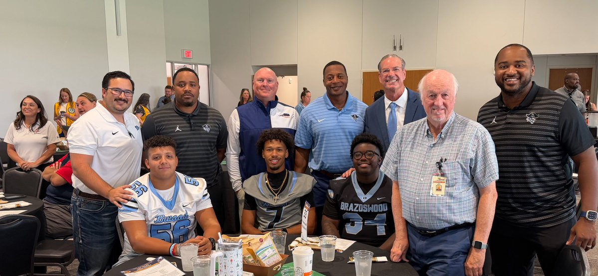 bportisdsports's tweet photo. Great time representing @BrazosportISD at the 19-6A Pigskin Preview. 
#OwnTheStandard 
#WhereYaFrom https://t.co/Z1fX68EE68