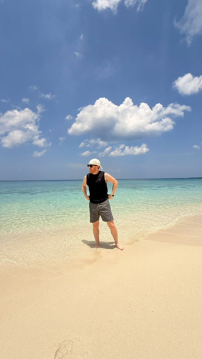 drmhartley's tweet photo. beach days https://t.co/9km1Hx32Sm