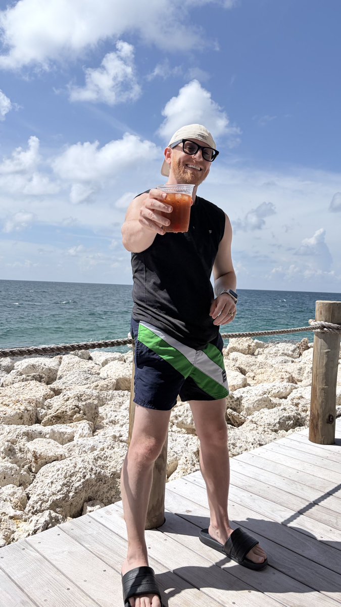 drmhartley's tweet photo. beach days https://t.co/9km1Hx32Sm
