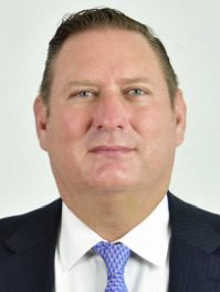 alejilloTol's tweet photo. Me parece gravísimo lo que está pasando en Chihuahua con las hermanas trans y el caso de cuatro hombres heterosexuales cisgénero que para librarse de pagar manutención a sus hijos, están fingiendo un “cambio de género” (tramitado en Jalisco, donde el proceso es más rápido y laxo) y que además es financiado por el diputado panista Carlos Alfredo Olson San Vicente para acelerar los trámites y papeleos.

Eso no solo es irónico, es peligroso, porque el que un miembro del PAN financie esto, no es porque apoye la causa y los derechos trans, es porque desde su machismo y misoginia se está agarrando de una lucha que no entiende y que no le interesa apoyar para ayudar a cuatro sujetos a evadir sus responsabilidades parentales.

No podrían ser más miserables. Usar el cambio y transición de género como si fuera un accesorio sin haber sufrido toda la violencia social, y además seguirse manejando con identidad masculina con todos los privilegios que ello brinda, es una burla y una mezquindad.

Desde aquí todo el apoyo siempre en su lucha a las compañeras trans de Chihuahua y todo México.
¡AQUÍ ESTÁ LA RESISTENCIA TRANS! 🏳️‍⚧️🏳️‍🏳️‍⚧️🏳️‍⚧️🏳️‍⚧️🏳️‍⚧️ https://t.co/KpregC4mk4