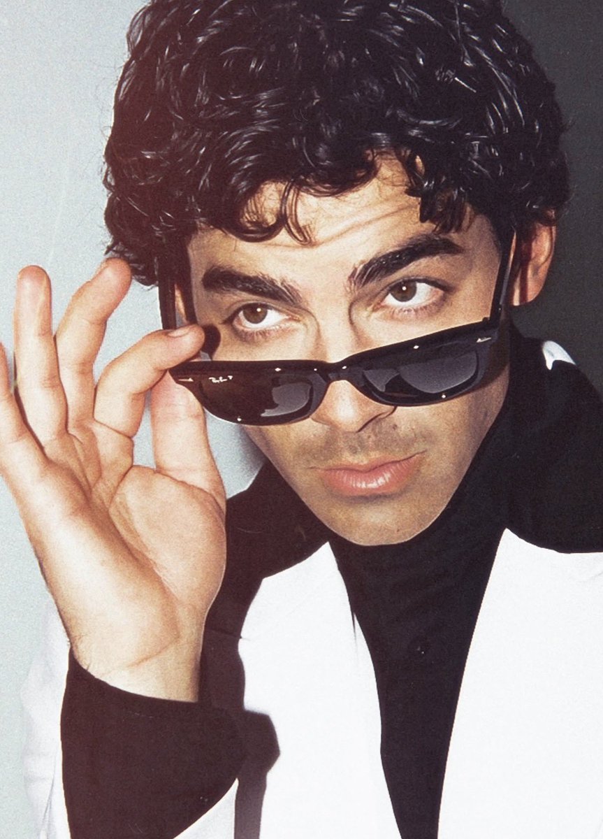 Jonas_DailyNews's tweet photo. Photographer Alejandro Laurel released some photos of Joe Jonas he took last year. https://t.co/KHHrKhPTHF