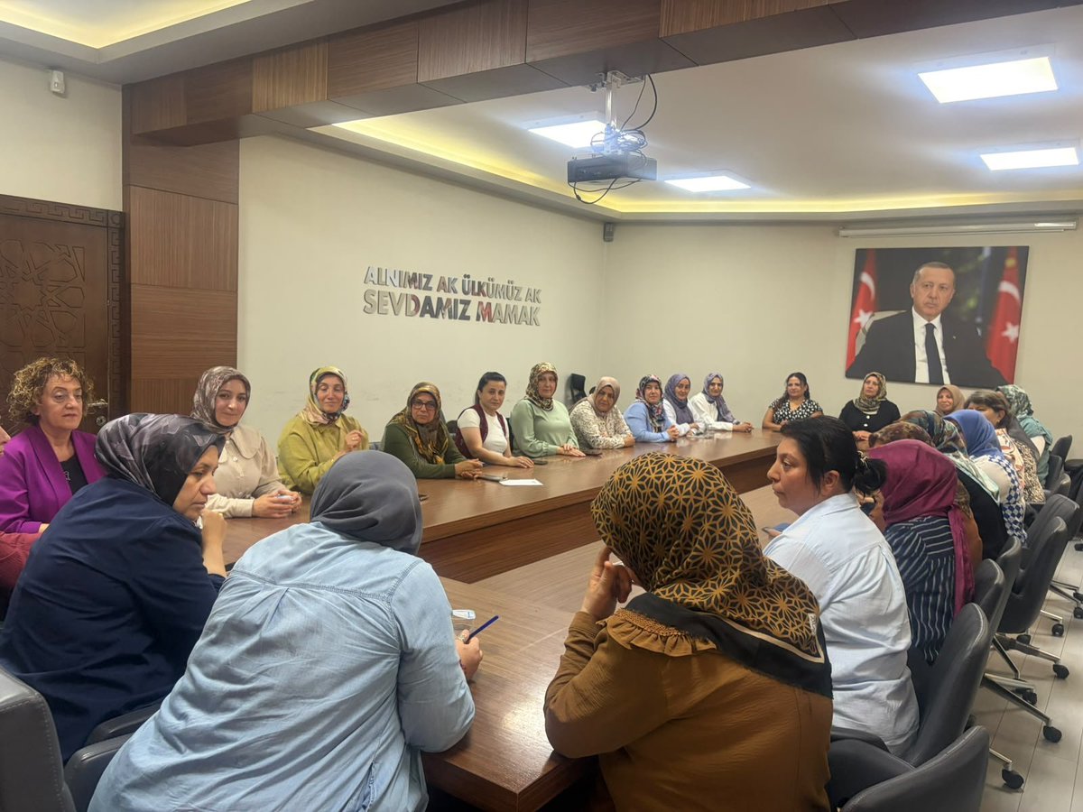 akkadinmamak's tweet photo. İl Teşkilat  Başkan yardımcımız Fadime Buz'un  katılımıyla ve Kadın Kolları Başkanımız @IlknurHizal öncülüğünde Yönetim Kurulu Toplantımızı gerçekleştirdik. Sonuçları itibarıyla hayırlara vesile olsun inşaallah. https://t.co/WYJDLJU8Hs