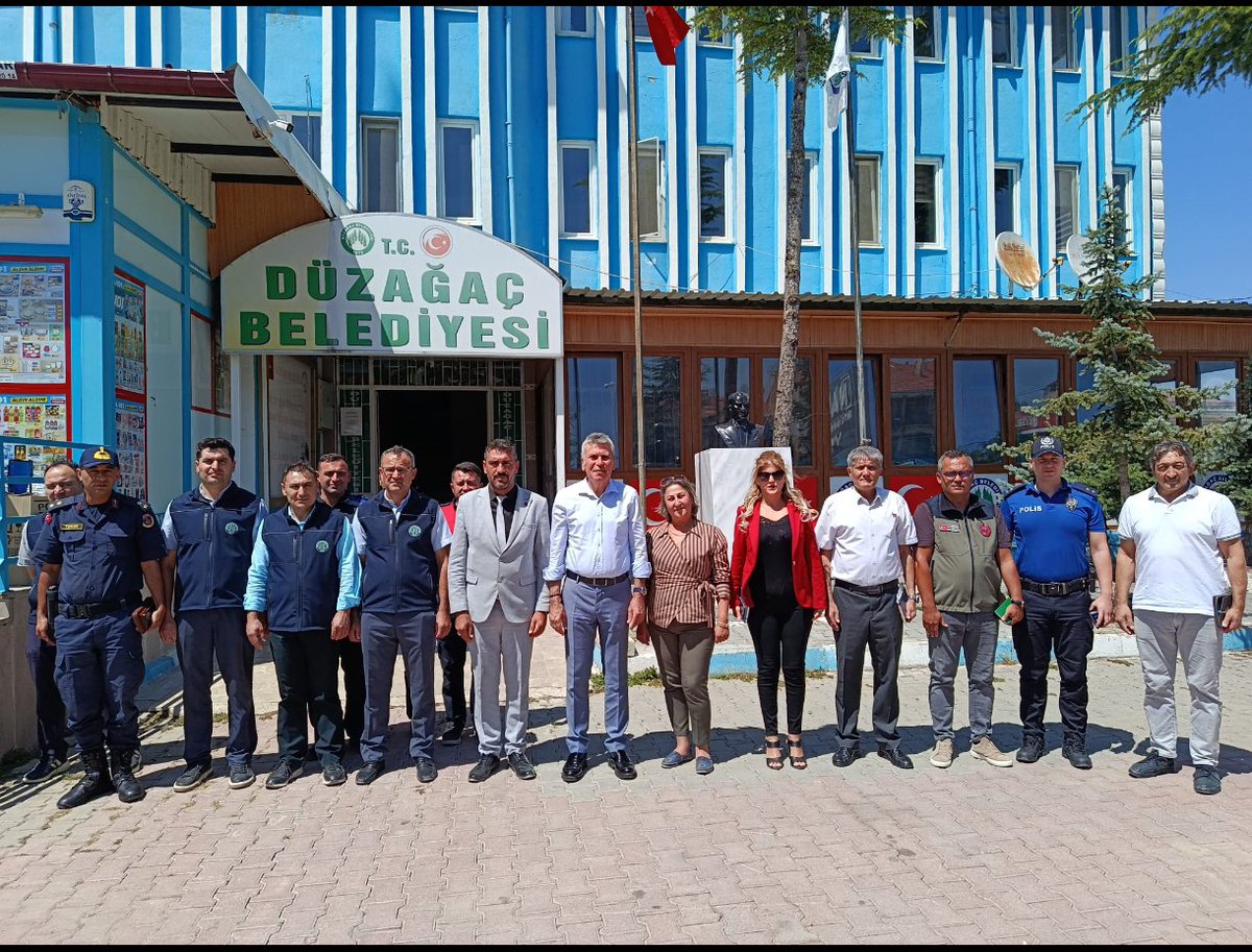 Sinanpasakyl's tweet photo. 📍Düzağaç

Kaymakam Vekilimiz Sayın Yalçın SEZGİN, ilgili kurum amirlerimizin katılımıyla Düzağaç Belediye Başkanı Selçuk ÇETİNKAYA'ya iadeiziyarette bulundu.

Ziyaret kapsamında Düzağaç Tekstil Fabrikası'nı da ziyaret eden Kaymakam Vekilimiz, çalışanlarla bir araya geldi. https://t.co/Kocq3qPFjh