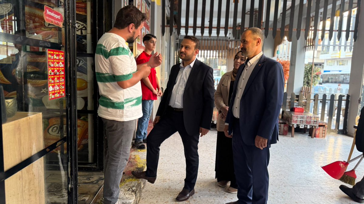 MDOGANSALAR_TR's tweet photo. Ak Parti Haliliye İlçe Başkanımız Mustafa Bağmancı, İlçe Koordinatörümüz Serhat Akayalp ve Kadın Kolları Başkanımız Fatma Ocak ile birlikte esnaflarımız ile bir araya geldik.

Davamıza gönül vermiş, partimizin üyesi olan kıymetli esnaflarımıza desteklerinden dolayı teşekkür belgelerini takdim ettik. 

@RTErdogan @avyusufibis @osmannazlier  @bybekirbozdag @ibrahimeyyupogl 
@milhamigunbegi @ferdisenel25 @furkankucukk_ @mbagmanci63 @srhtkylp @fatmaocak0663 @AKGenclikGM @akgenchaliliyee