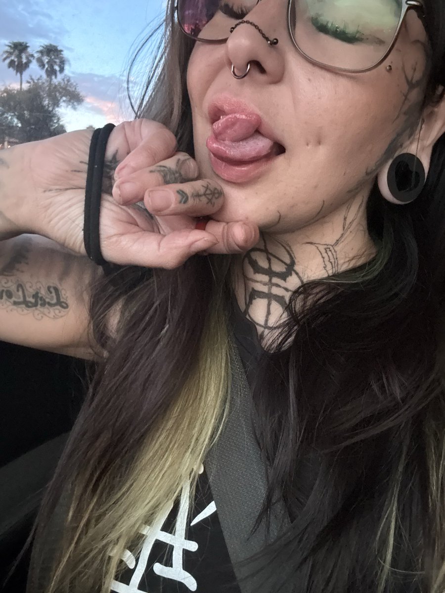 GoddessSixxx's tweet photo. @thetoxickingx I’m a day late, forgive me https://t.co/Fi2RNXG97V