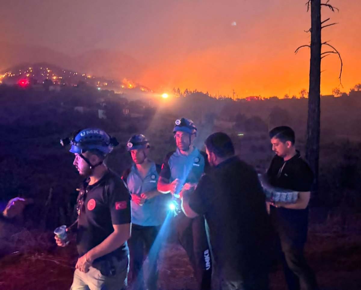AntalyaOcak's tweet photo. Ülkü Ocakları Alanya İlçe Başkanlığımız, Sapadere mahallesinde meydana gelen orman yangının ardından devletimizin ilgili kurumlarıyla koordinasyon içerisinde hareket ederek söndürme, soğutma ve yardım çalışmalarına destek sağlamıştır.

Yangından etkilenen tüm vatandaşlarımıza geçmiş olsun dileklerimizi iletiyor, görevlerini fedakârca sürdüren tüm ekiplerimize teşekkür ediyoruz.

Yeşil Vatanı korumak için var gücümüzle çalışmaya devam edeceğiz.

@ayyildirim1
