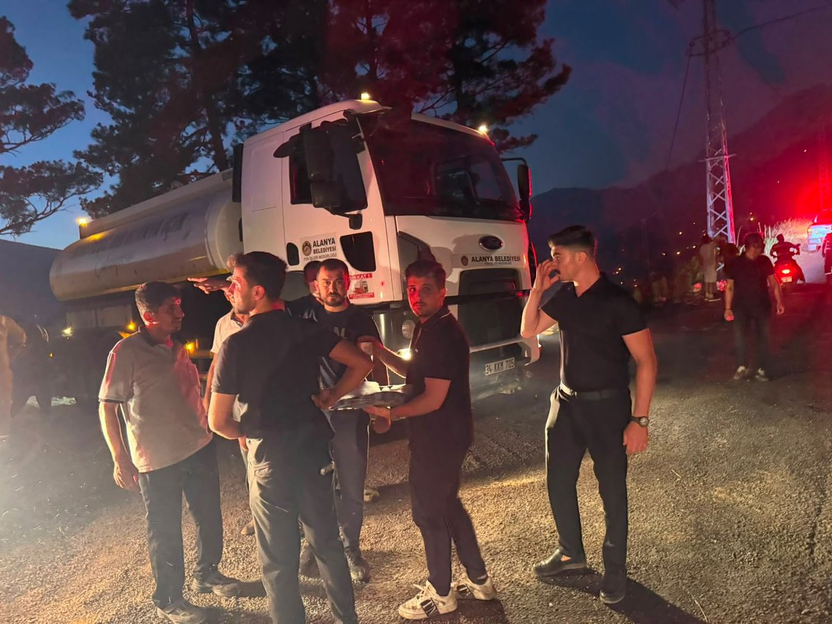 AntalyaOcak's tweet photo. Ülkü Ocakları Alanya İlçe Başkanlığımız, Sapadere mahallesinde meydana gelen orman yangının ardından devletimizin ilgili kurumlarıyla koordinasyon içerisinde hareket ederek söndürme, soğutma ve yardım çalışmalarına destek sağlamıştır.

Yangından etkilenen tüm vatandaşlarımıza geçmiş olsun dileklerimizi iletiyor, görevlerini fedakârca sürdüren tüm ekiplerimize teşekkür ediyoruz.

Yeşil Vatanı korumak için var gücümüzle çalışmaya devam edeceğiz.

@ayyildirim1