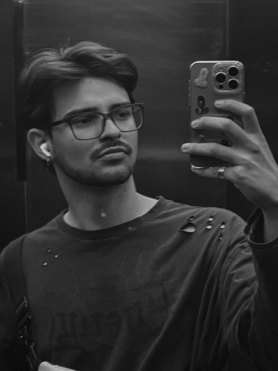 Max tweet media