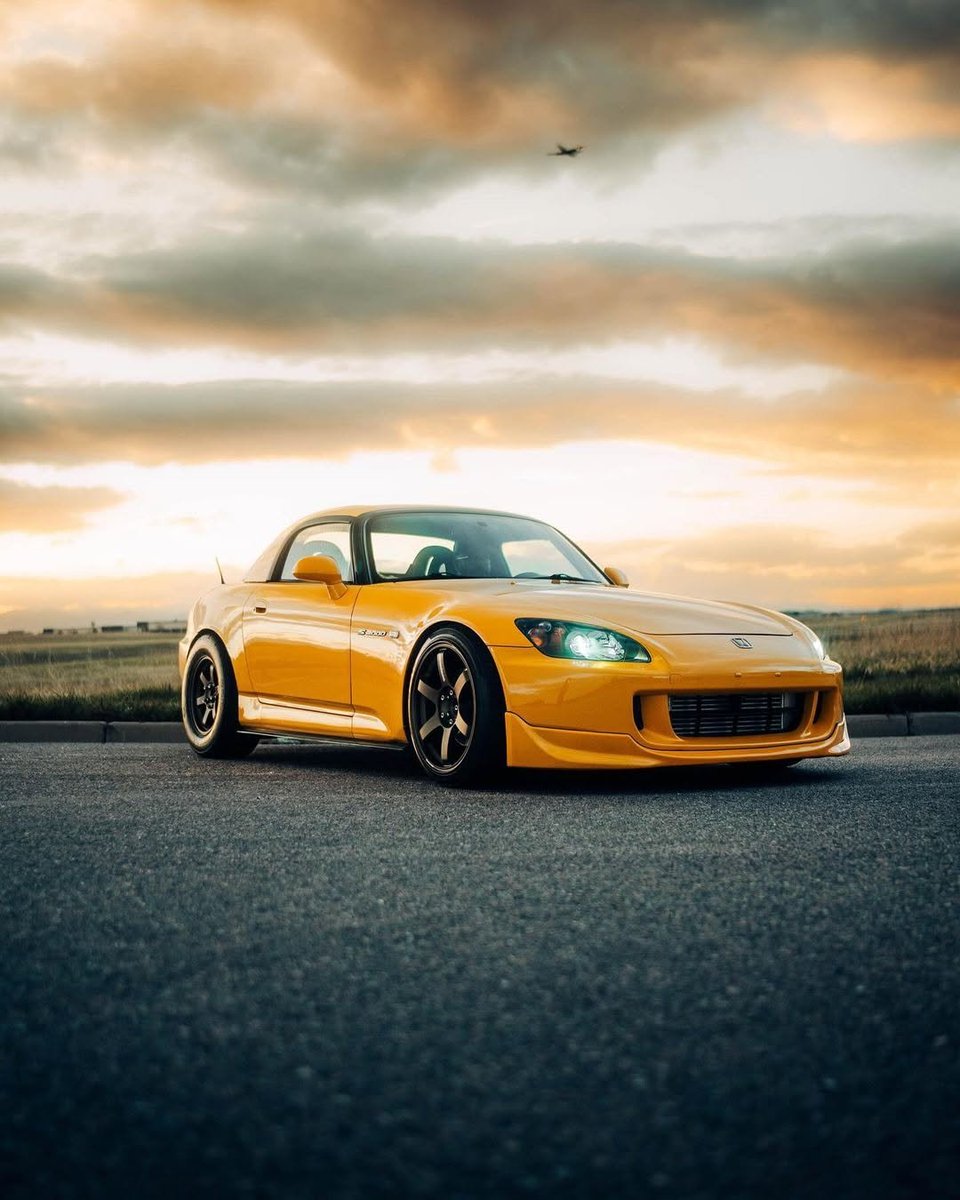 EarnhardtHonda's tweet photo. Bright rides, smooth drives. #S2000
📸: @_kruser https://t.co/lwQcx5pI8P