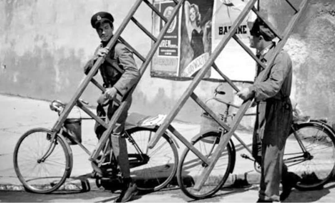estefaniatoro_'s tweet photo. 📽 'Ladrón de bicicletas' (Vittorio De Sica, 1948). Una de las mayores obras maestras en la historia del cine, la pequeña poesía de un humilde cotidianidad transformadada en una épica de sentimientos y supervivencia. Manifiesto del Neorrealismo. https://t.co/zEY1dW9HQI