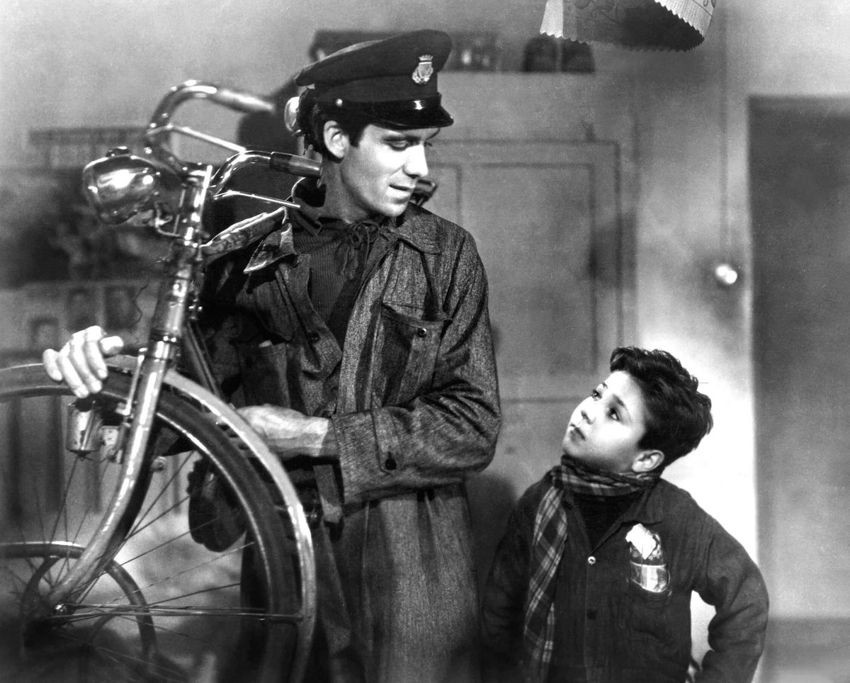 estefaniatoro_'s tweet photo. 📽 'Ladrón de bicicletas' (Vittorio De Sica, 1948). Una de las mayores obras maestras en la historia del cine, la pequeña poesía de un humilde cotidianidad transformadada en una épica de sentimientos y supervivencia. Manifiesto del Neorrealismo. https://t.co/zEY1dW9HQI