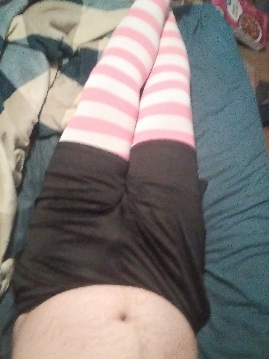 SolderFeedee's tweet photo. Sorry for the lack of posts, I've been struggling to keep up with the binge eating. Food is expensive. Have a tummy pic #feedee #weightgain #feederism #belly https://t.co/OVtTiMmrD9