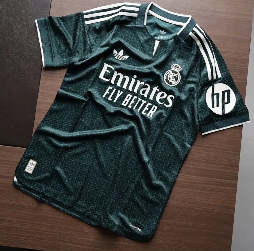 OrionFut's tweet photo. Atualizando aqui os links de um dos maiores do mundo!

Camisas do Real Madrid 2026/27 - 🇹🇭👀

🎟️ Cupom 25% OFF: USAESSAPROMO (válido em 29/07). Vai esgotar logo logo!

🛒 Mercado Livre
🔗 Camisa I: https://t.co/RwP8NQJ5lb
🔗 Camisa I - jogador: https://t.co/ecXTOSHhGF
🔗 Camisa II - jogador: https://t.co/r4k5B1MR30

🔗 Camisa I personalizada (Vini. Jr): https://t.co/6W5K7bbu49
🔗 Camisa I personalizada (Vini. Jr - 7) - jogador: https://t.co/GCFO0YOqle
🔗 Camisa I personalizada (Bellingham - 5): https://t.co/jqOHEMA4fW
🔗 Camisa I personalizada (Bellingham - 5) - jogador: https://t.co/xQzDnxtIvh

🚚⚠️ No ML, para atingir o valor mínimo do frete grátis na versão TORCEDOR, é só add algum item baratinho na compra e dps pedir reembolso se quiser.