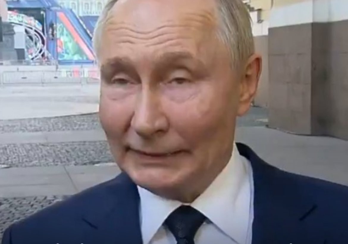Siska_700's tweet photo. @AlfredoJalife Pues no que Ucrania ya estaba muerta y no resistirìa ni dos meses,  y Putin barrerìa con Kiev.

Putin no pude  con el  comediante  Zelensky 

Otra vez quedastes como lo que eres, un charlatàn y propagandista prostituta del Kremlin y los Ayatolas https://t.co/JbW6QVPgtA