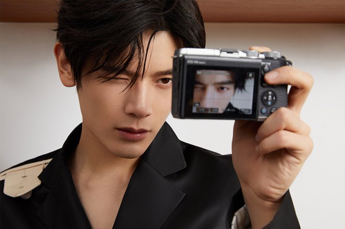 2br2kb's tweet photo. 신이정성스럽게만든

부드러우면서 강한 눈매에
눈코입뚜렷자기주장쩔고
손도 섬섬옥수고
눈이진짜진짜 이쁜

난 이런 얼굴을 정말 좋아한다🫪 https://t.co/8W7lmcw03p