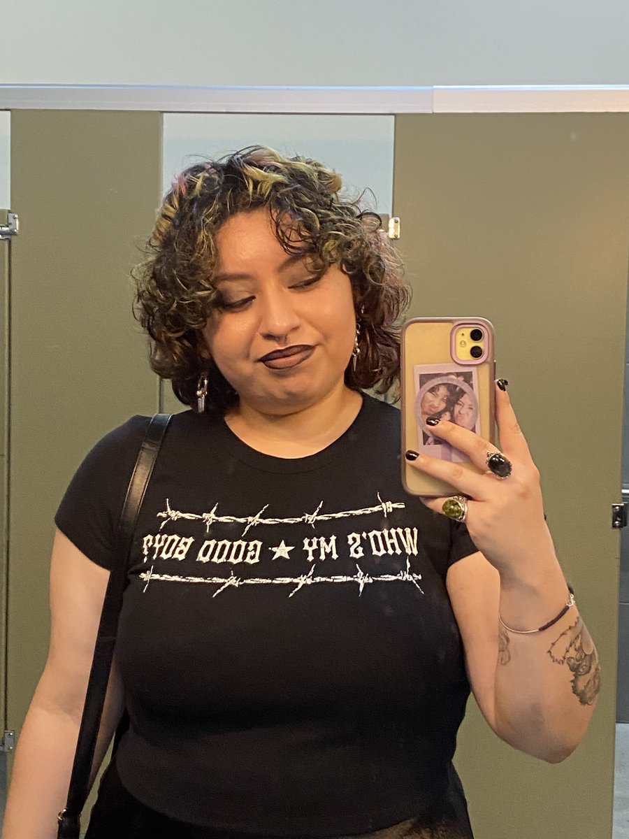 amicreepyenough's tweet photo. New acc so I can be my weird self :P 
   
*.• 23 she/her 🐈‍⬛
  *.• Horror/thriller movies
 *.• Creepy pasta/Analog horror fanatic  
*.• Always at a concert 🤘🏼🖤
  *.• Punk/Rock/Metal/NuMetal+more
 *.• Book lover, Dnd, Magic

#moothunt #moots #horrortwt #altwt https://t.co/LCXUtwo51H