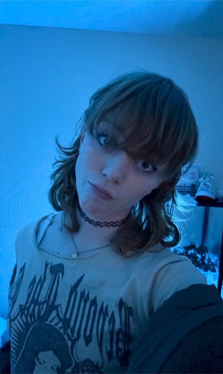 morally___grey's tweet photo. the girl vs the grips https://t.co/W4NHk5bSUq
