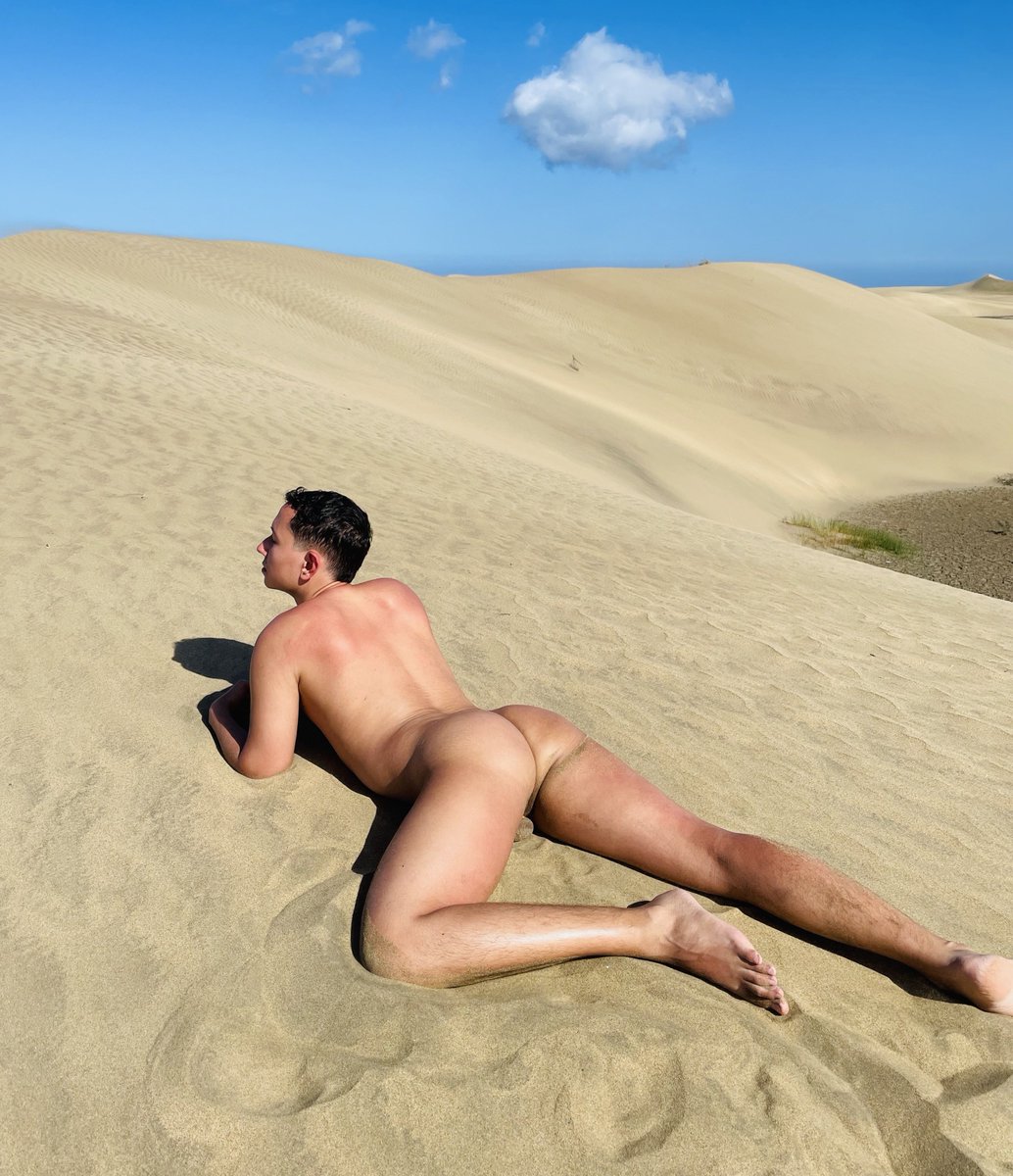 eliezer_resp's tweet photo. La arena estaba caliente (como yo en muchas ocasiones) 😸 
Más de estas fotos en Patreon ✨ https://t.co/eLKQtDCn52