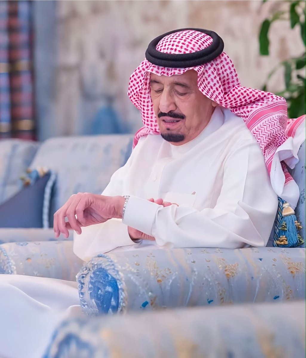 Alshaikh2's tweet photo. هناك دولٍ تُدار بالمواعيد..
و هناك دولٌ تُدار بالسيادة ..
و السعودية لا تنتظر أن يفرض أحدٌ عليها توقيتاً ..
لأن قرارها لا يُستعار ..
و سيادتها لا تُفاوض ..
و هيبتها لا تُختبر ..

لهذا بقيت المملكة رقماً صعباً في معادلات المنطقة..
إذا قررت.. 
فعلت.

و إذا أنجزت.. 
اكتفت بالفعل عن الضجيج.

حفظ الله المملكة، و أدام عزها، و رسّخ سيادتها. 🇸🇦

#السعودية
#المملكة_العربية_السعودية
#خادم_الحرمين_الشريفين
#ولي_العهد
#رؤية_السعودية_2030
#وزارة_الدفاع
#القوات_المسلحة_السعودية
#القوات_الجوية_الملكية_السعودية
#سيادة_السعودية
#هيبة_الدولة
#أمن_السعودية
#السعودية_العظمى