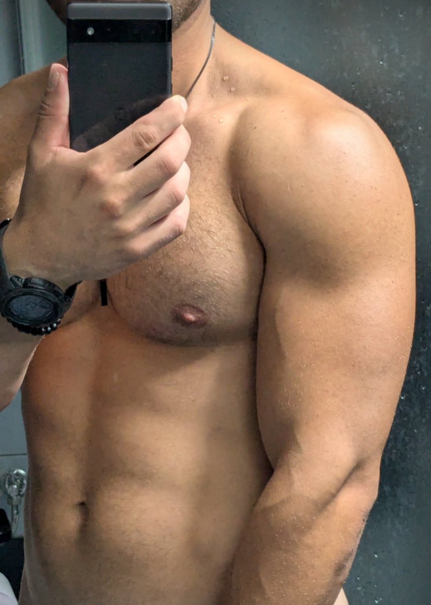 DrogoUnchained's tweet photo. Relaxed ✅ Flexed ✅ https://t.co/poCKF3kkfI