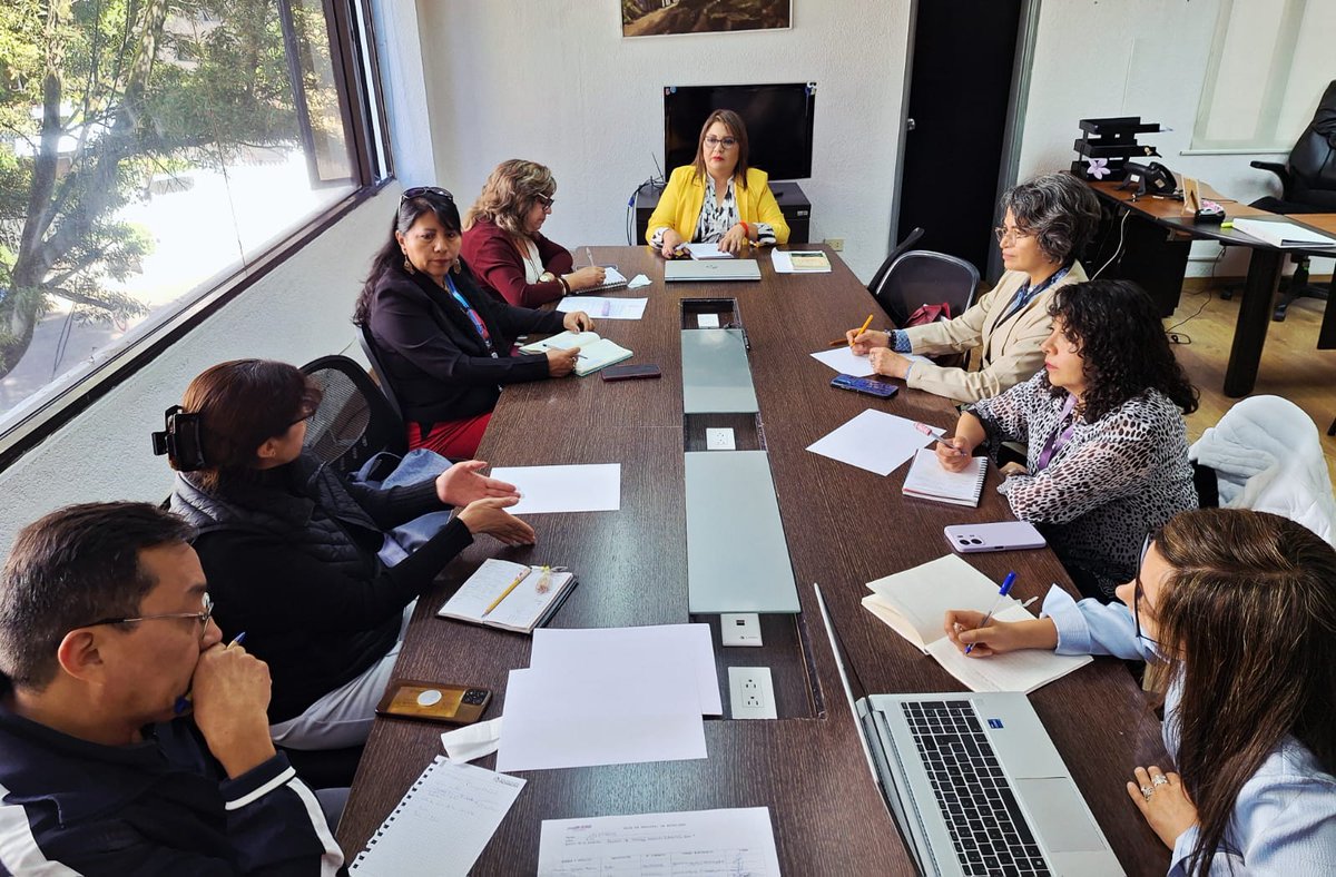 EducacionZ9_Ec's tweet photo. 🤝📚 ¡El trabajo en equipo nos fortalece! Mantenemos reuniones con asesores educativos para coordinar acciones que impulsen el fortalecimiento institucional previo al inicio de clases en régimen Sierra-Amazonía, reafirmando nuestro compromiso con una educación de calidad. 🏫 https://t.co/MK6xIPes1d