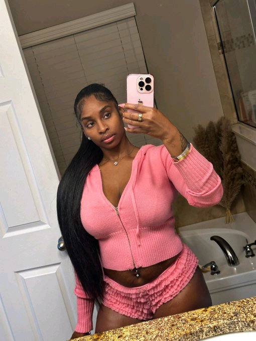 MinxBig1's tweet photo. Tu viens t'amuser avec ce corps hot 🥰dm je suis dispo pour un sexcam, des rencontres adultes sans lendemain en tout sympati et maturité, dm ouvert je suis disponible 
#rt_like_follow https://t.co/l4OpcALEh0