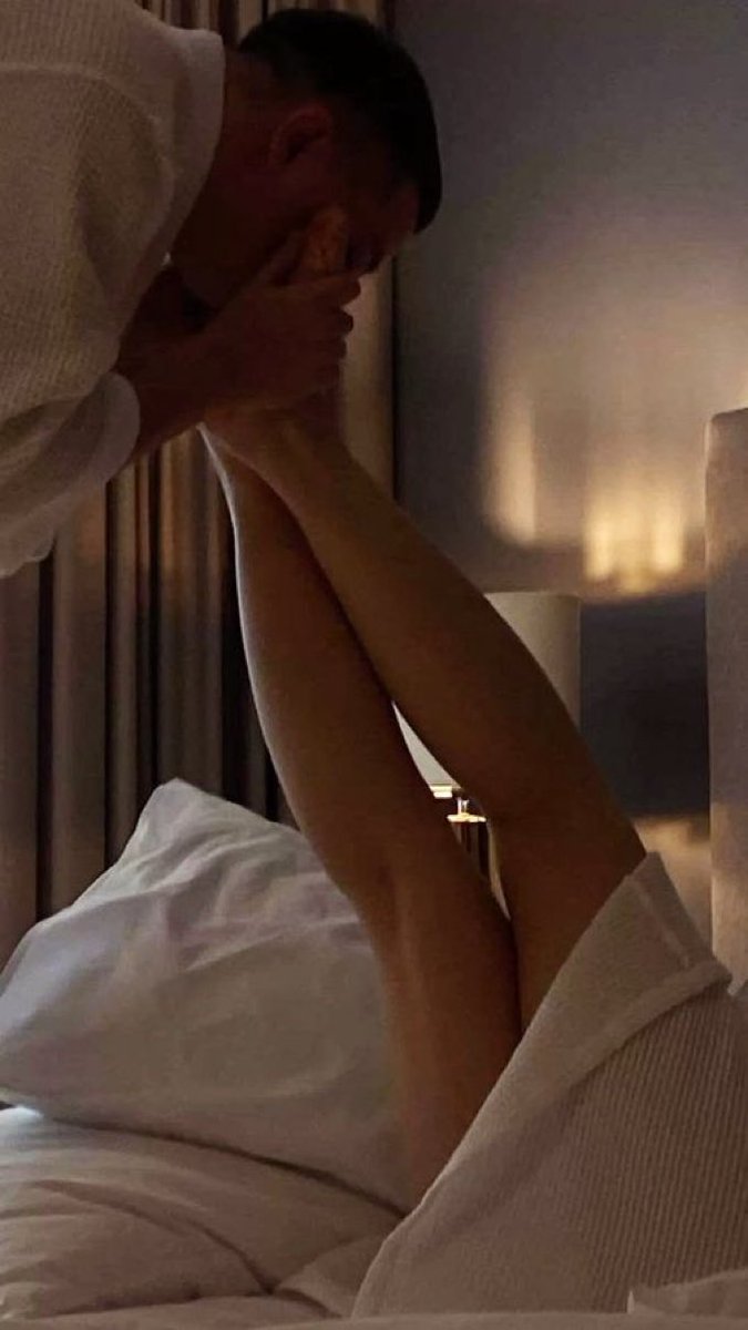 BoyismeQ's tweet photo. Clinging into you https://t.co/tNZXc4NjB2