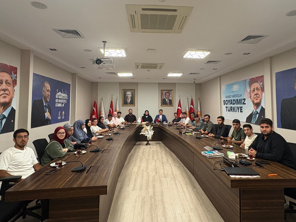 SariyerAkgenc's tweet photo. Geleceğin Sarıyer’i için durmadan, yorulmadan! 🇹🇷

​AK Parti Sarıyer Gençlik Kolları olarak Yönetim Kurulu Toplantımızı coşku ve kararlılıkla gerçekleştirdik.

​İlçemiz ve gençliğimiz için alacağımız kararları istişare ettik. İlk günkü heyecanla çalışmaya devam ediyoruz! 💪✨ https://t.co/MQqsSK2SSE