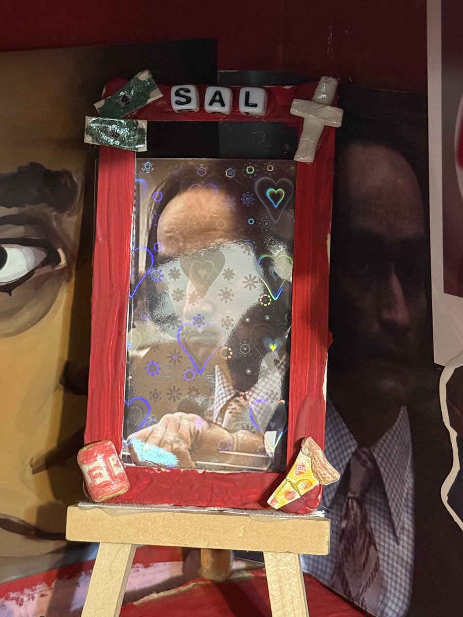 DRC00L4TT4's tweet photo. I FORGOT TO POST MY DIY PHOTO FRAMES FOR SAL AND FREDO!!! (the photocards are just placeholders rn) https://t.co/VLXOLm2QZg