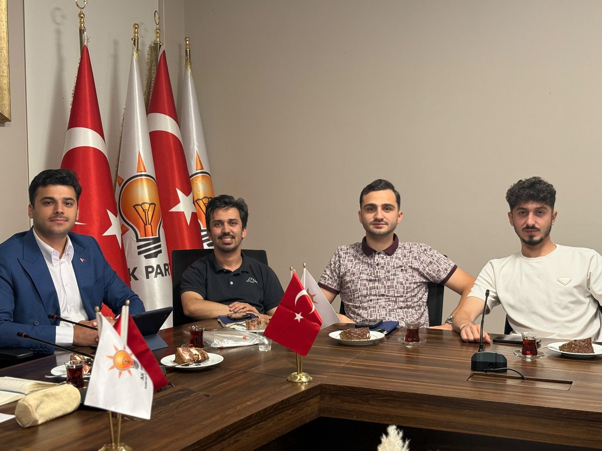 SariyerAkgenc's tweet photo. Geleceğin Sarıyer’i için durmadan, yorulmadan! 🇹🇷

​AK Parti Sarıyer Gençlik Kolları olarak Yönetim Kurulu Toplantımızı coşku ve kararlılıkla gerçekleştirdik.

​İlçemiz ve gençliğimiz için alacağımız kararları istişare ettik. İlk günkü heyecanla çalışmaya devam ediyoruz! 💪✨ https://t.co/MQqsSK2SSE
